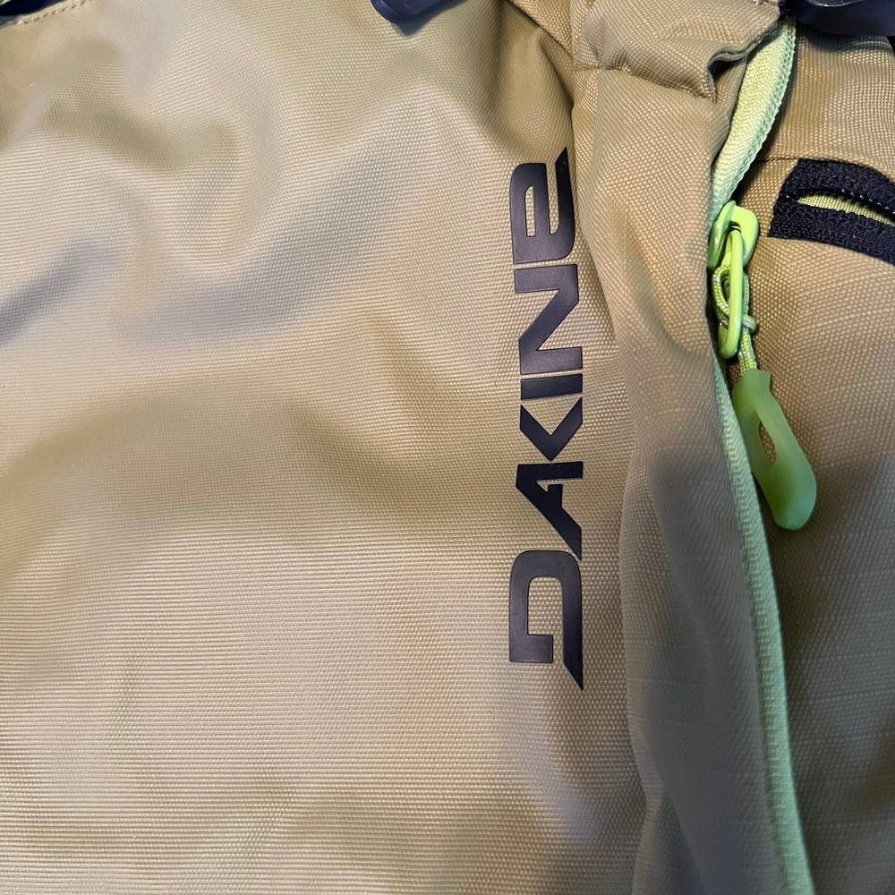 Dakine Poacher 22L Backpack - Green Moss NWT - Picture 4 of 10